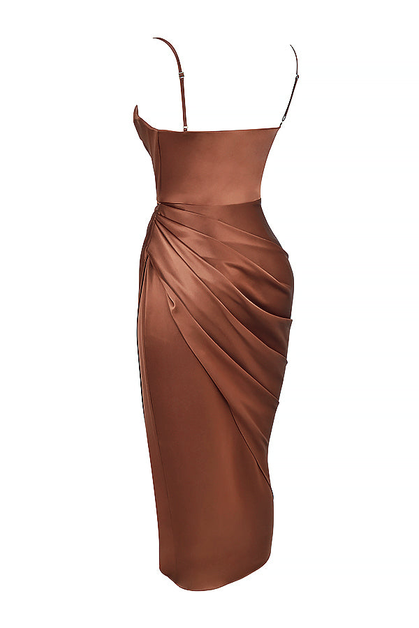Elegant klänning av satin