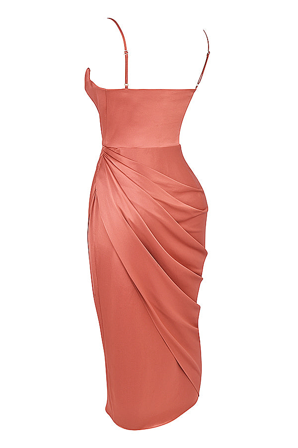 Elegant klänning av satin