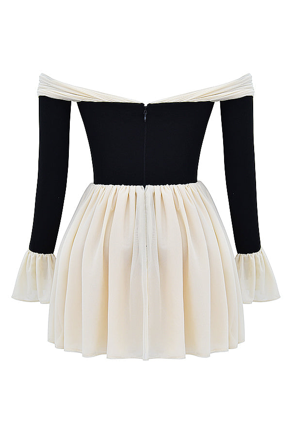 Off shoulder långärmad minidress