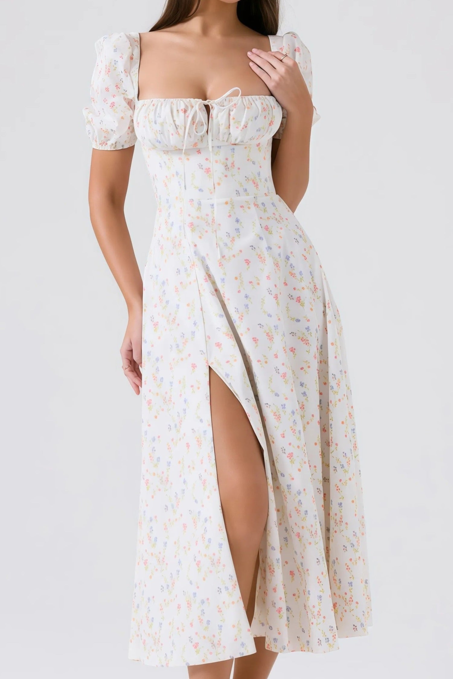 Witte midi-jurk met pastelkleurig bloemenpatroon en pofmouwen
