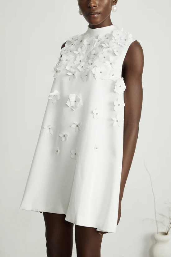 Witte mouwloze jurk met 3D-bloemen