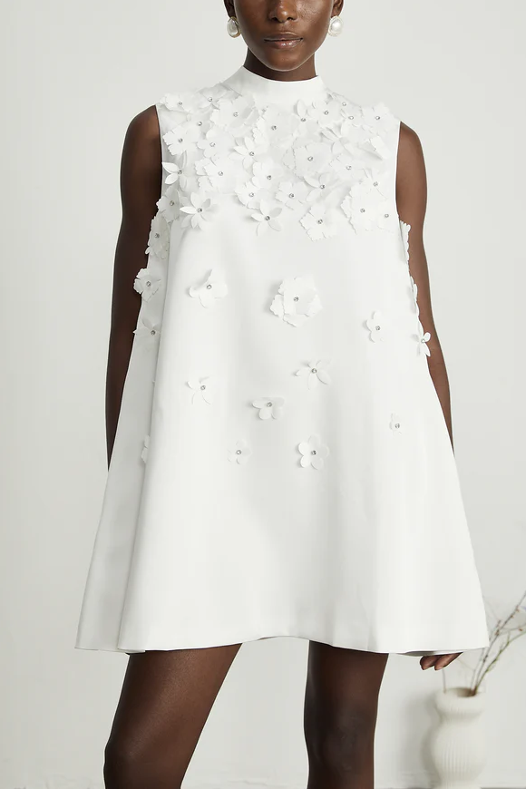Witte mouwloze jurk met 3D-bloemen