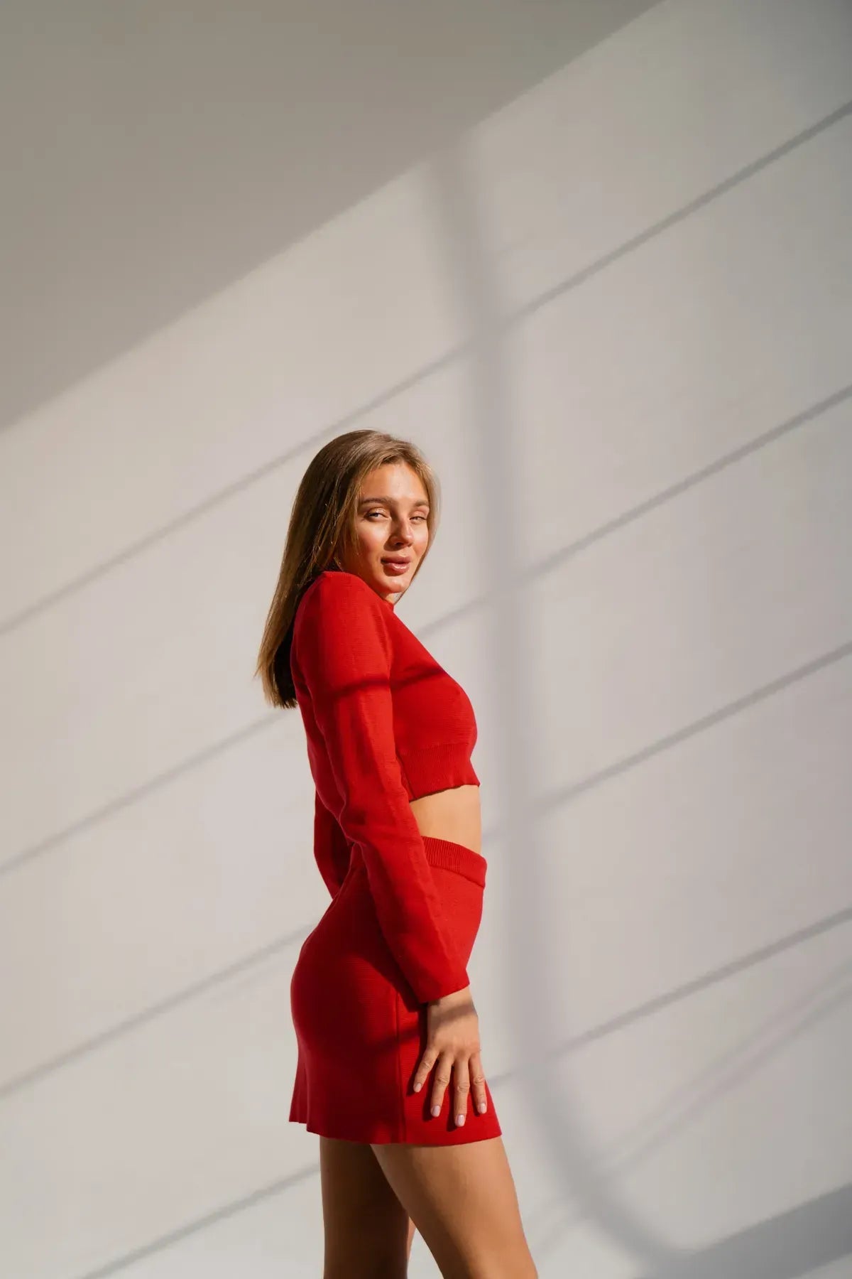 Rode gebreide set met crop top en rok