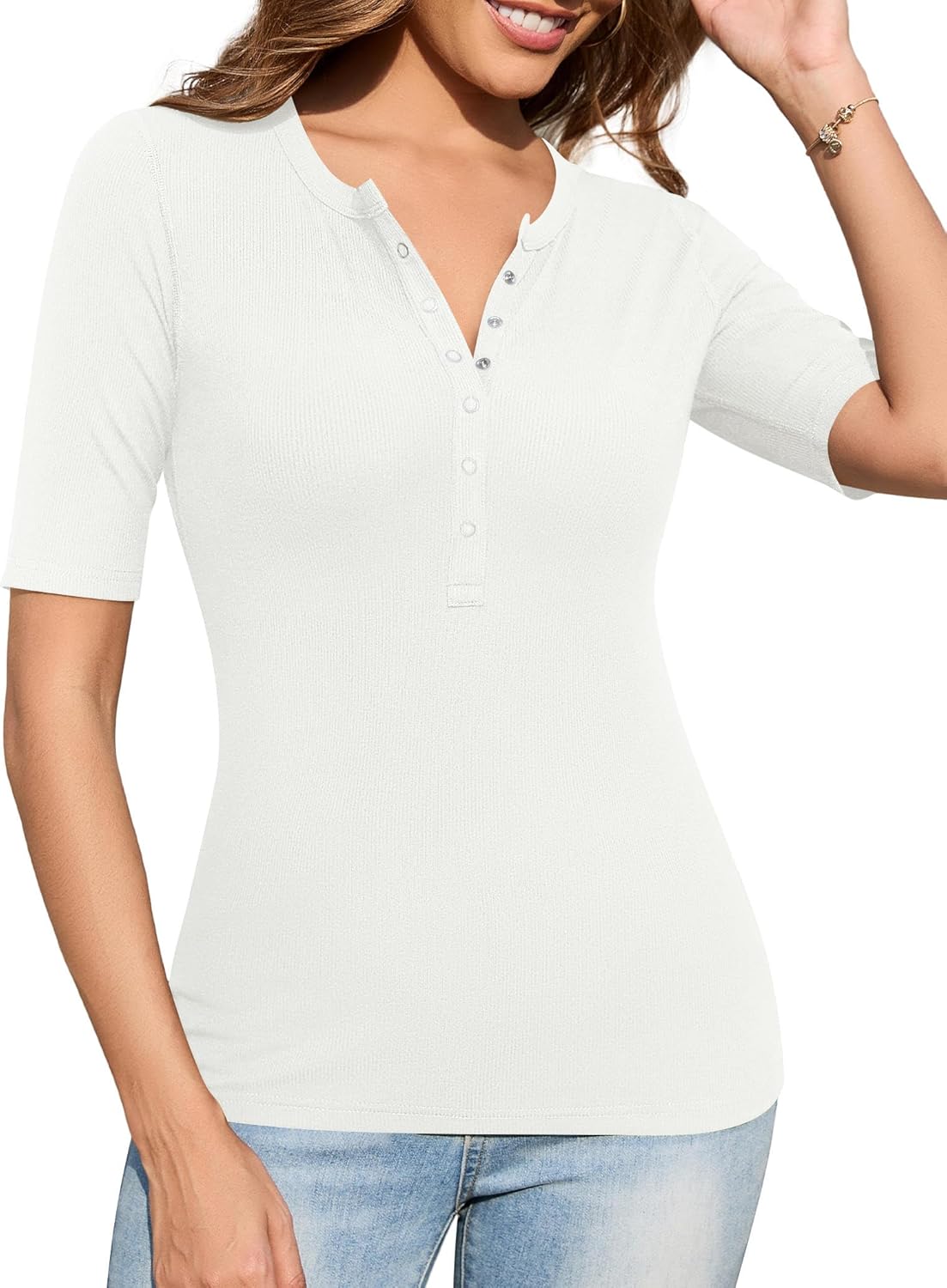 Geribbelde top met knoopdetail en halflange mouwen