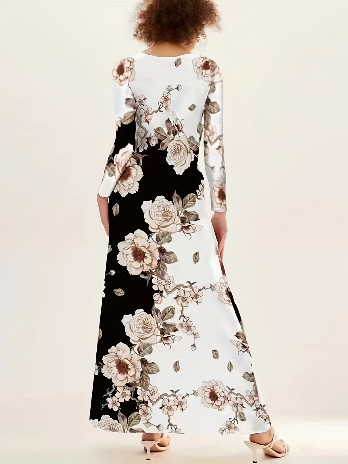 Elegant långklänning med blommigt tryck