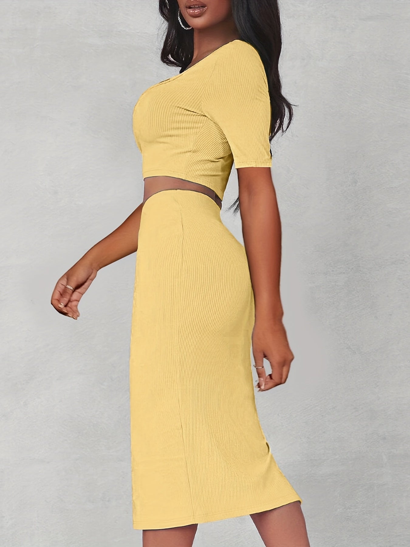 Crop top med fyrkantig halsringning och figurnära kjol