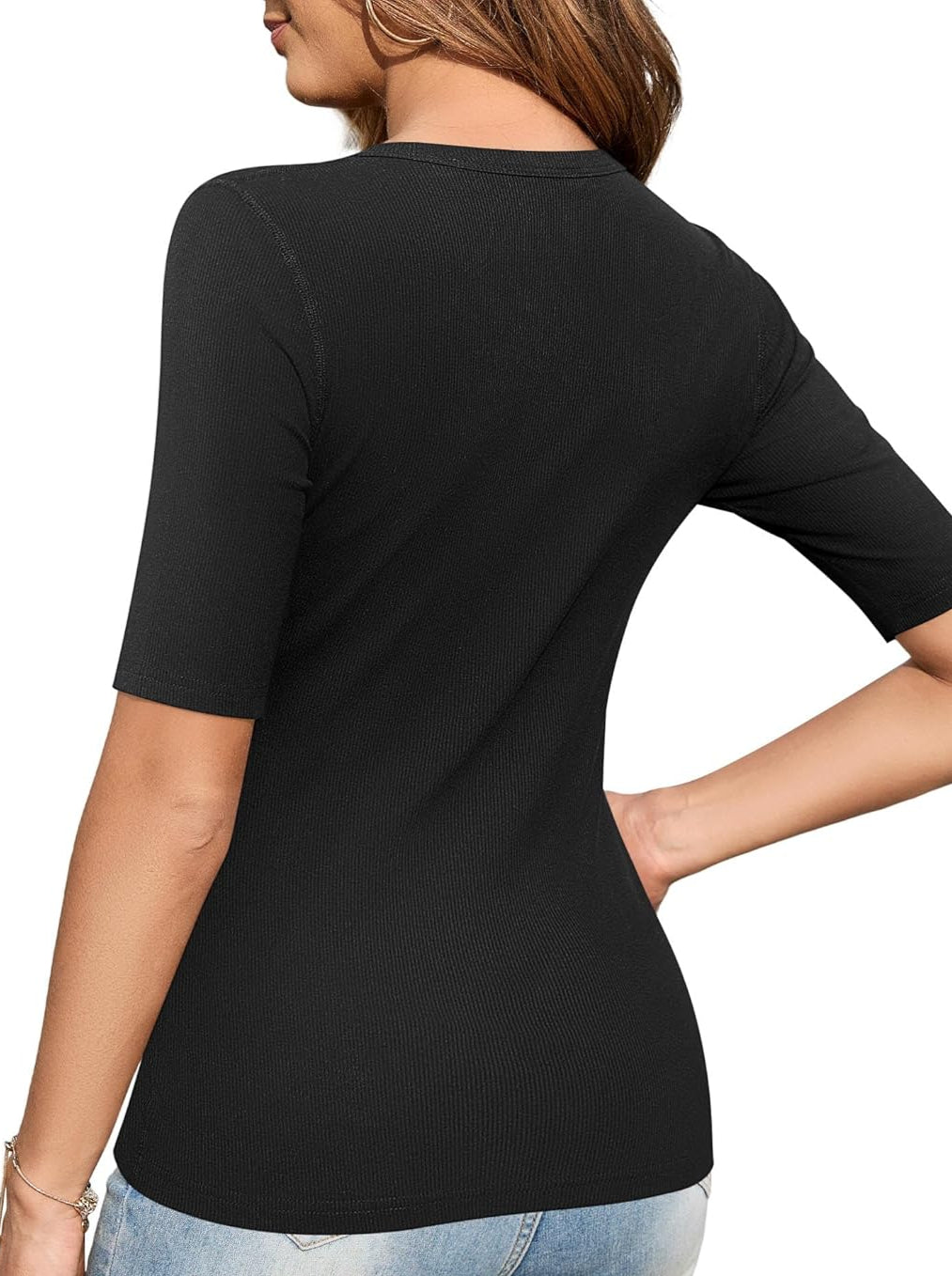 Geribbelde top met knoopdetail en halflange mouwen