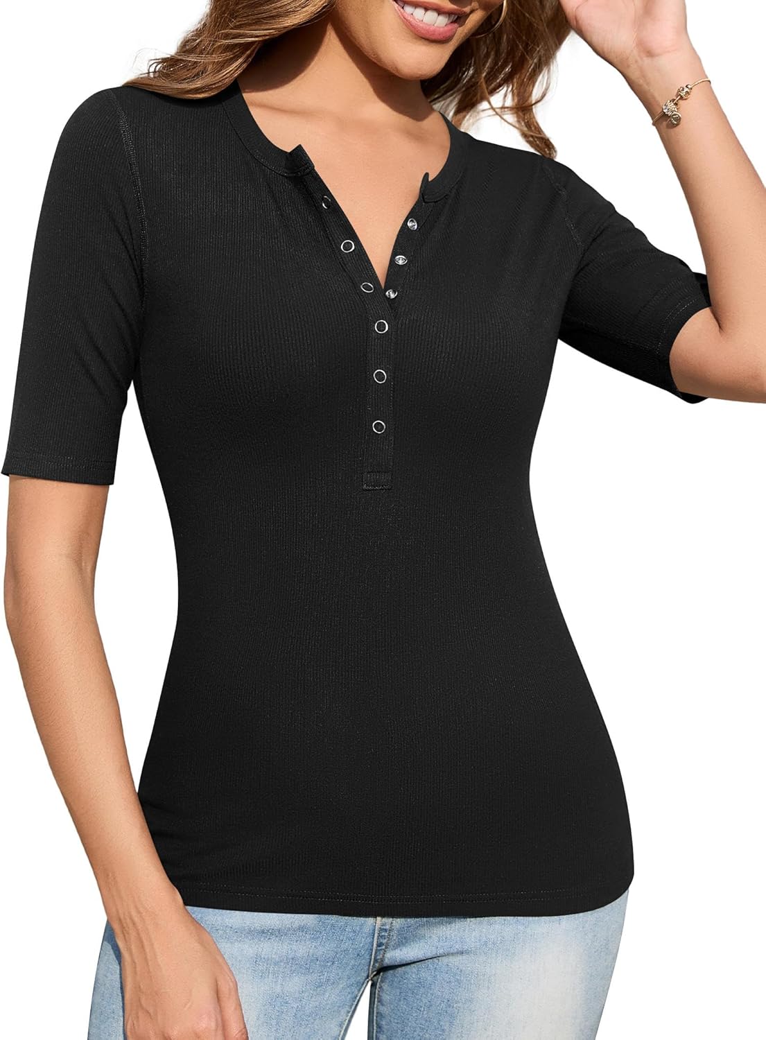 Geribbelde top met knoopdetail en halflange mouwen