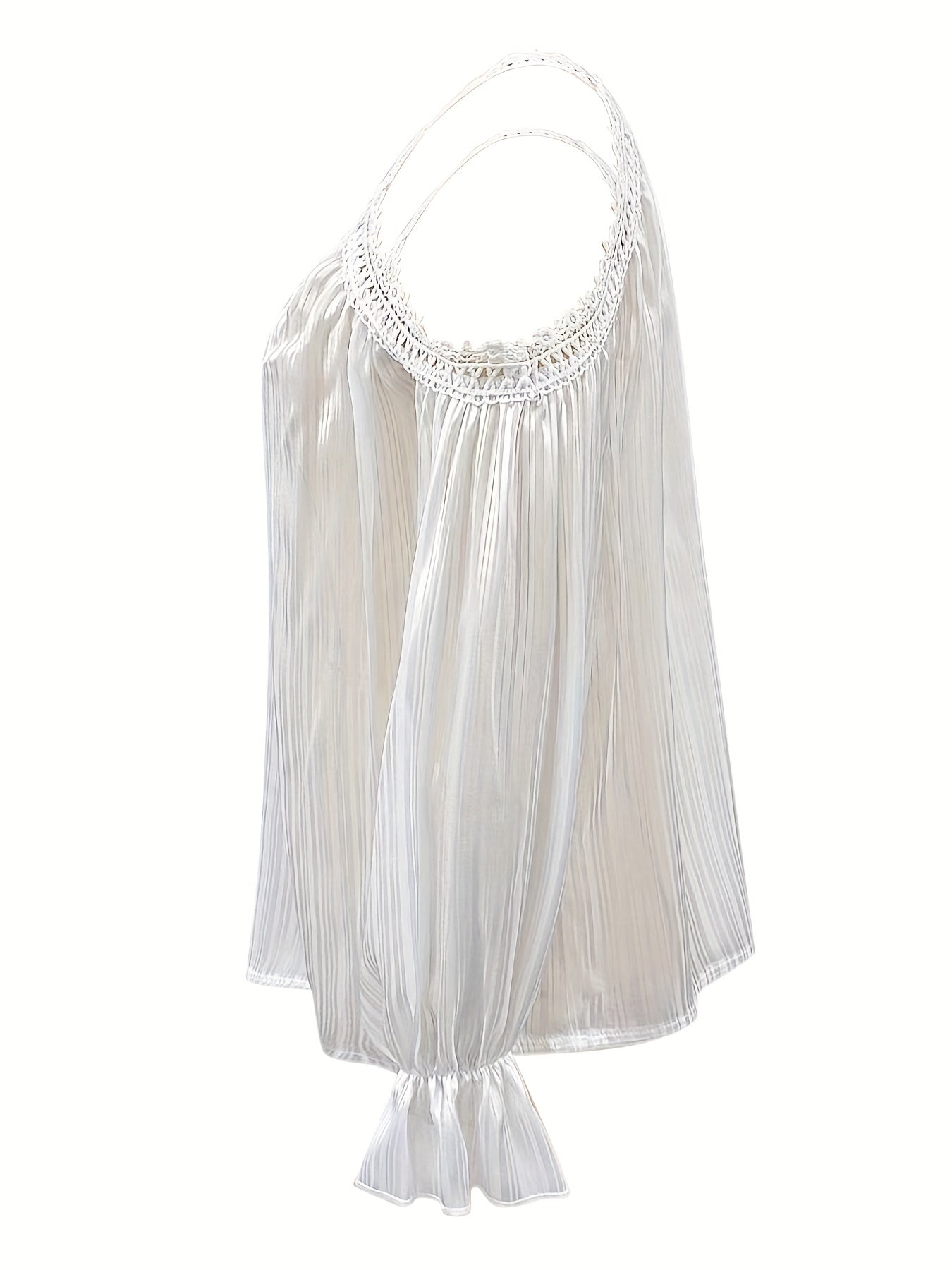 Draperad blus med spetskant