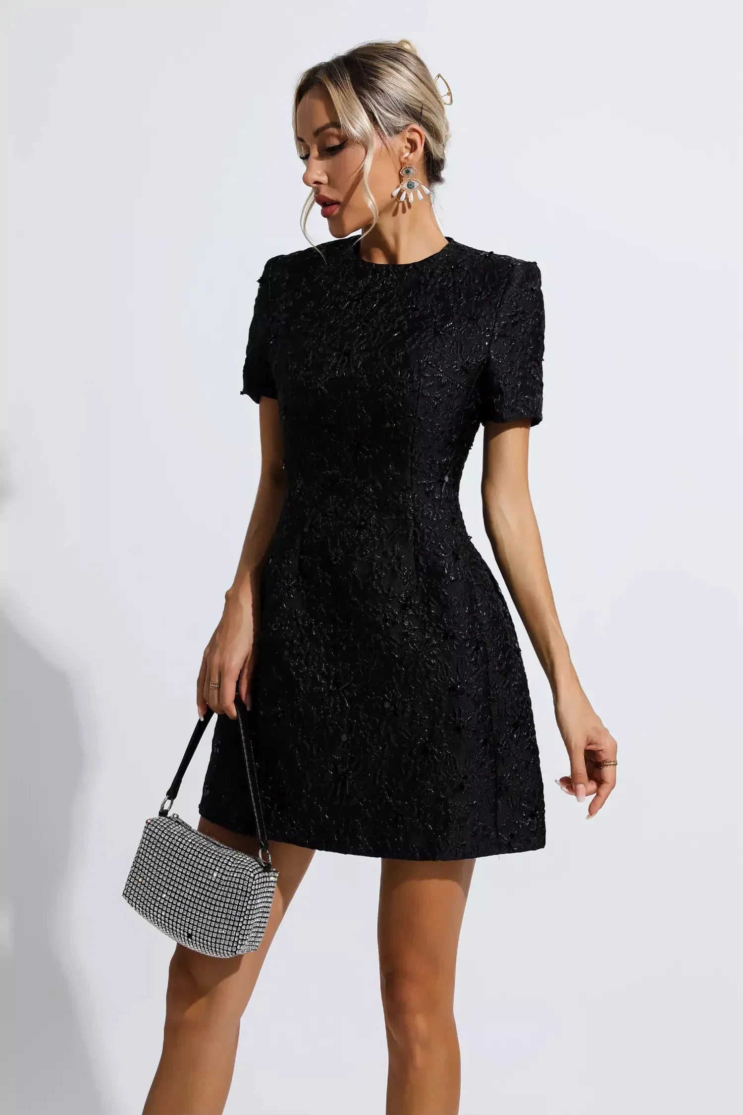 Zwarte Mini Jurk met Textuur en Korte Mouwen