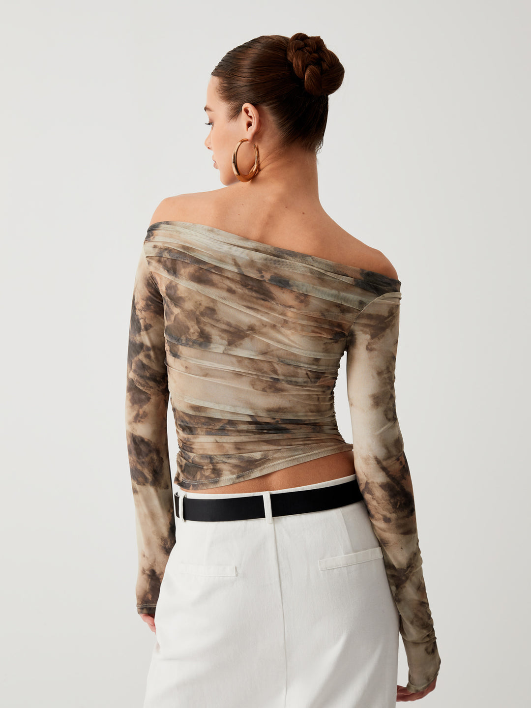 Bruine tie-dye off-shoulder top met lange mouwen