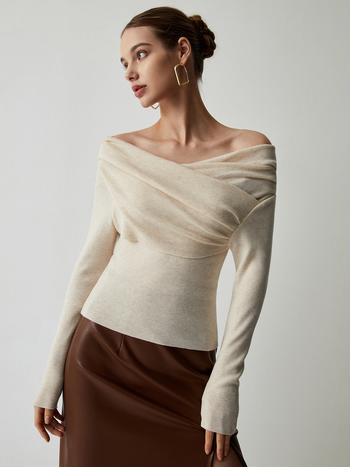 Gedrapeerde off-shoulder top met lange mouwen