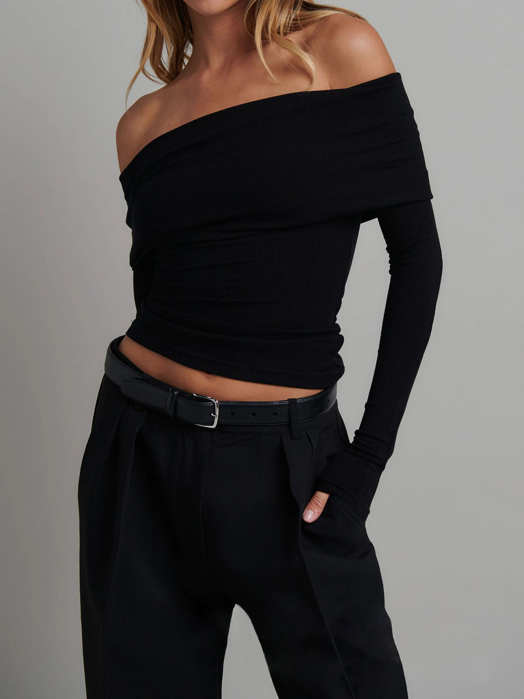 Off-shoulder geribbelde top met lange mouwen