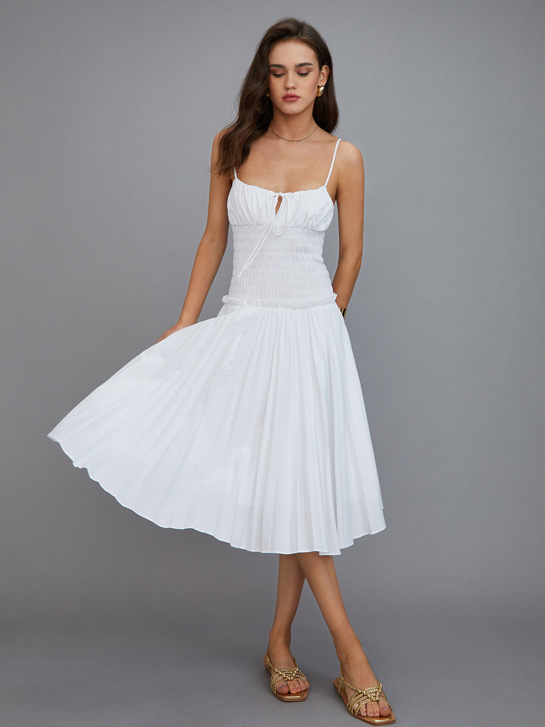 Witte geplooide midi-jurk met smalle bandjes