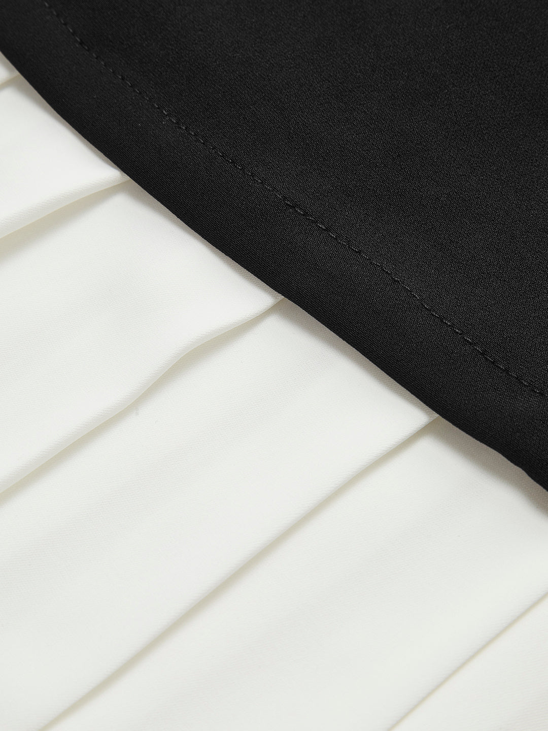 Geplooide mini-jurk met contrasterende rok