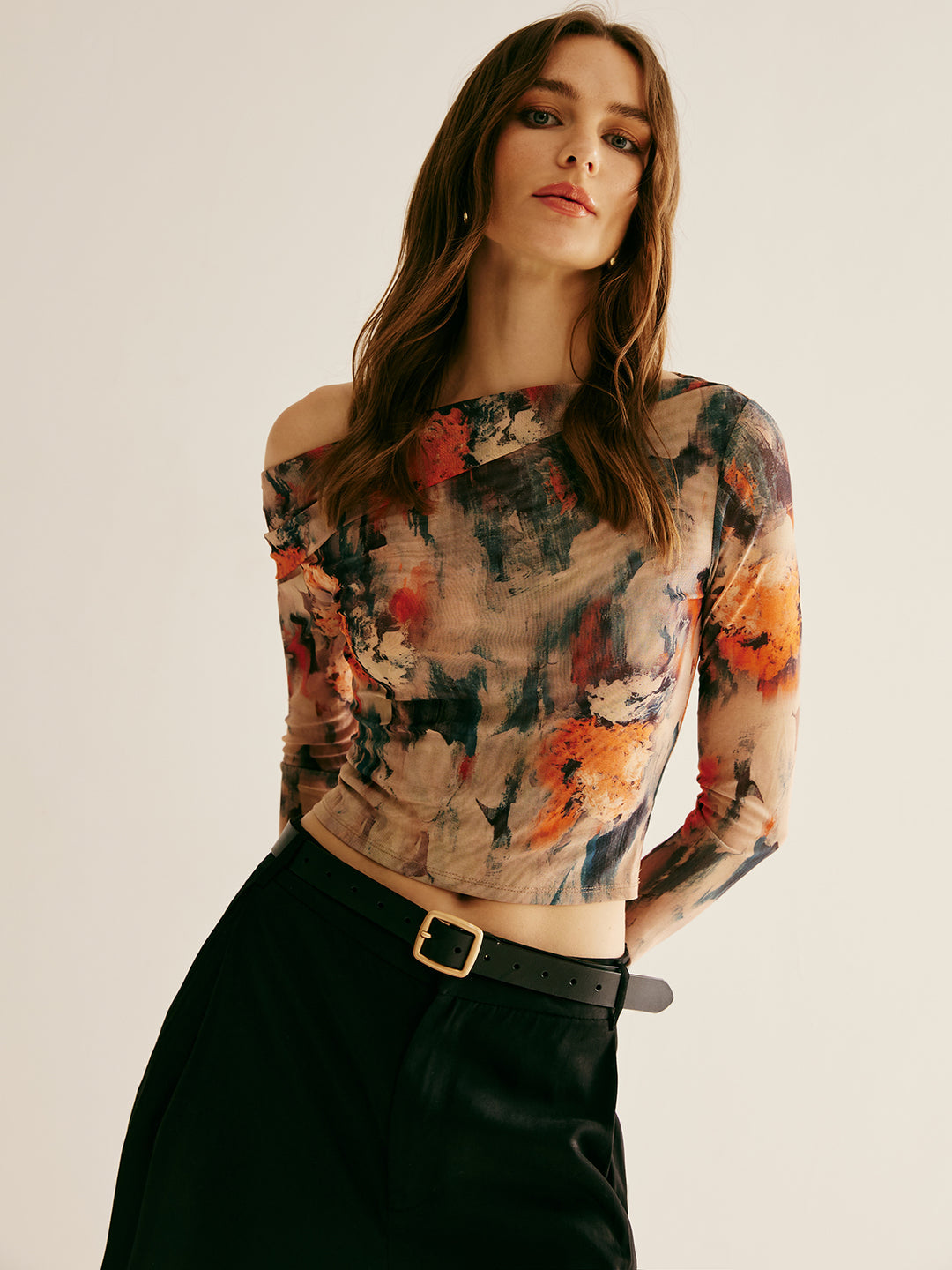 Top van mesh met abstract patroon en blote schouders