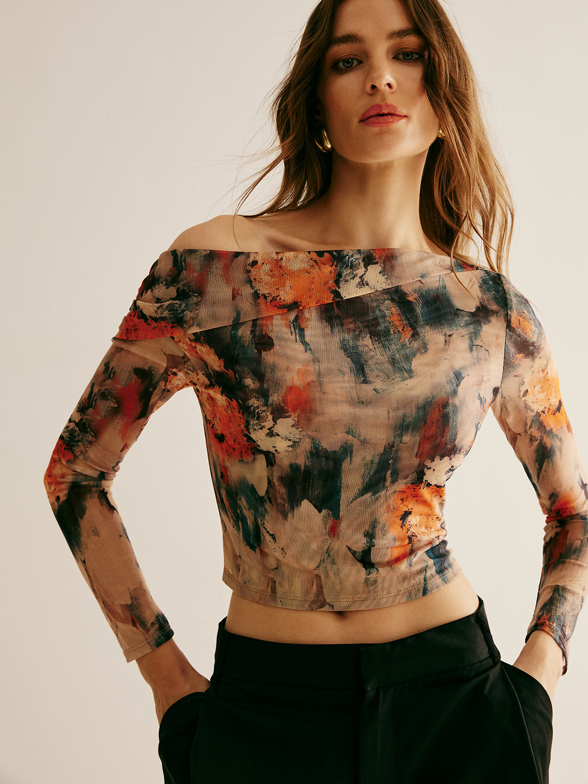 Top van mesh met abstract patroon en blote schouders