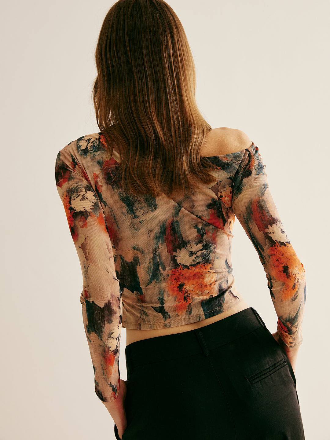 Top van mesh met abstract patroon en blote schouders