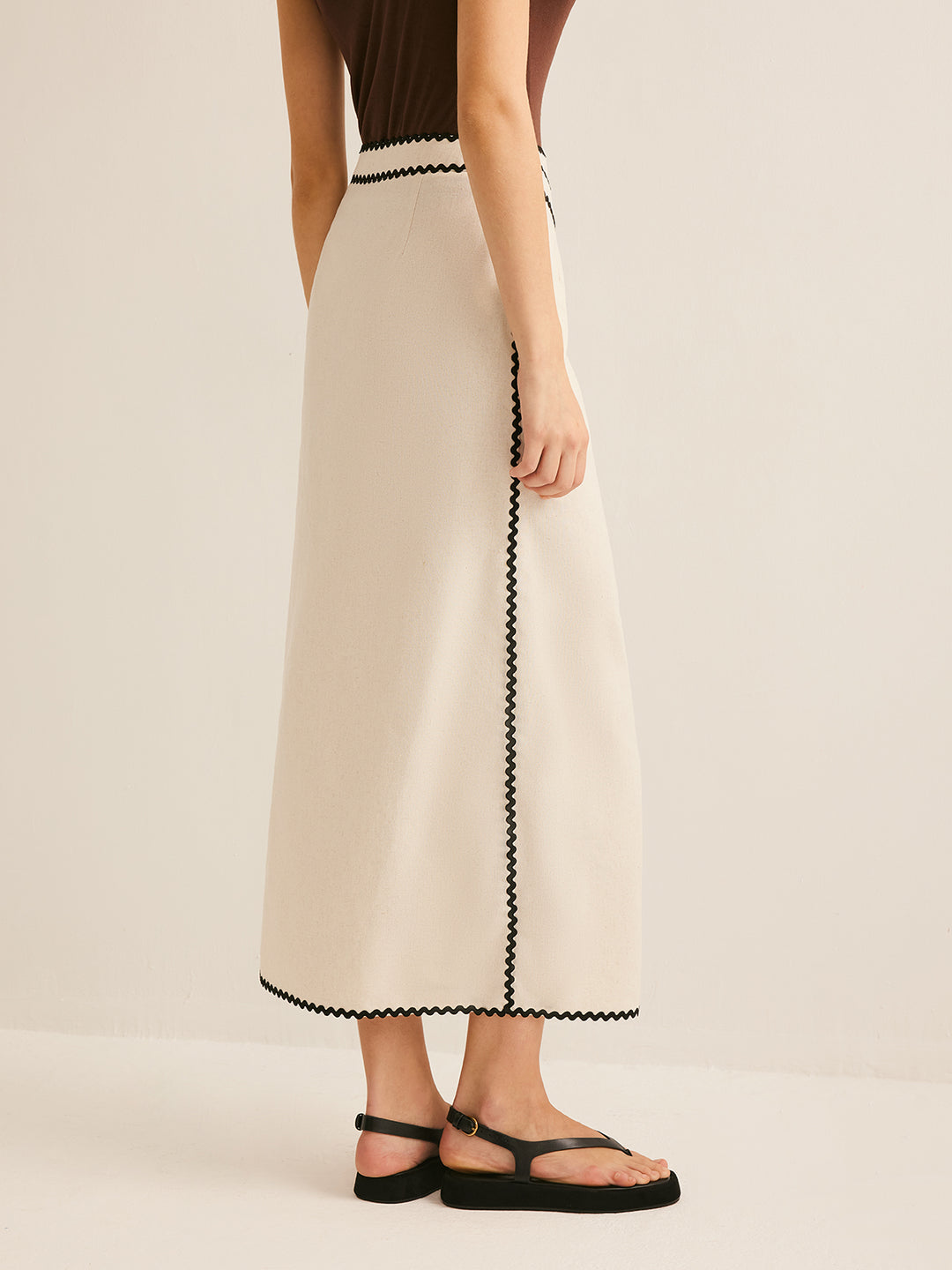 Crèmekleurige Maxi-Rok met Zwarte Bies