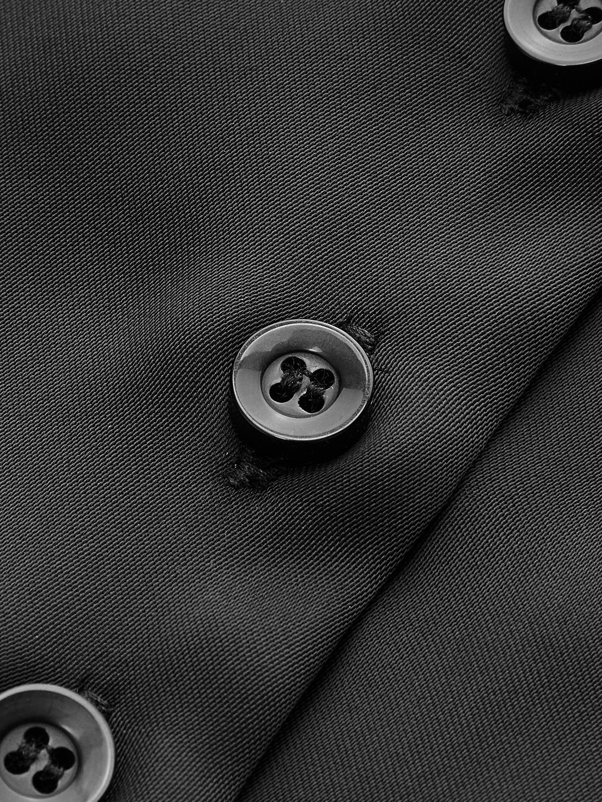 Gevormde top met knoopdetails