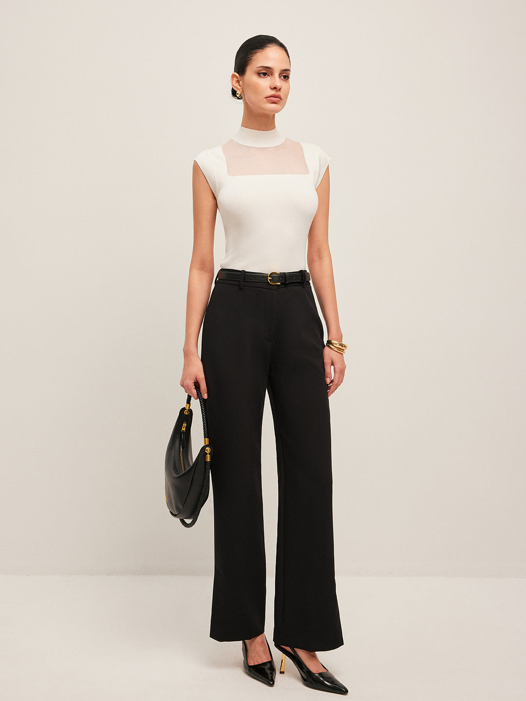 Mouwloos topje met mesh detail en hoge hals