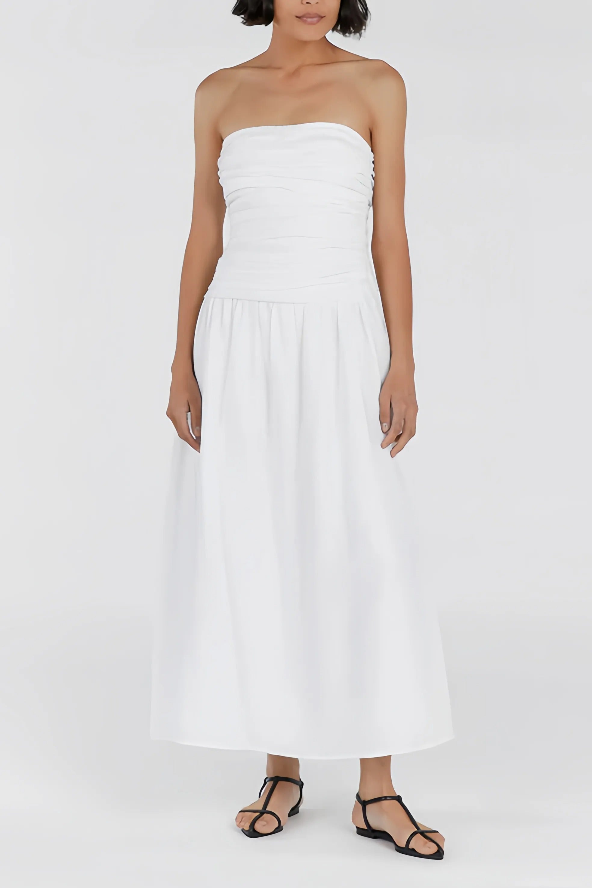 Witte strapless midi-jurk met gedrapeerd lijfje
