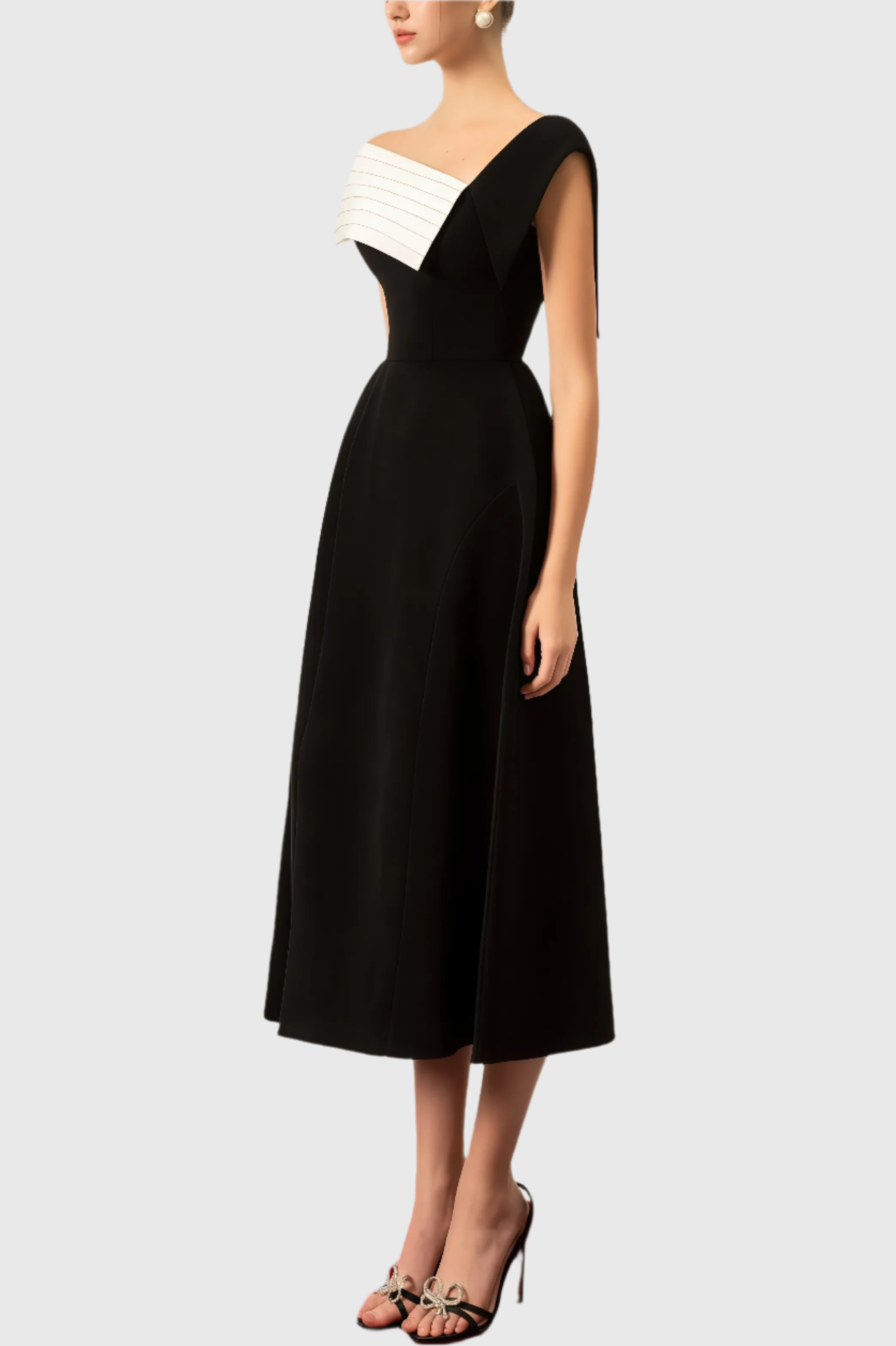 Zwart-witte asymmetrische strapless midi-jurk