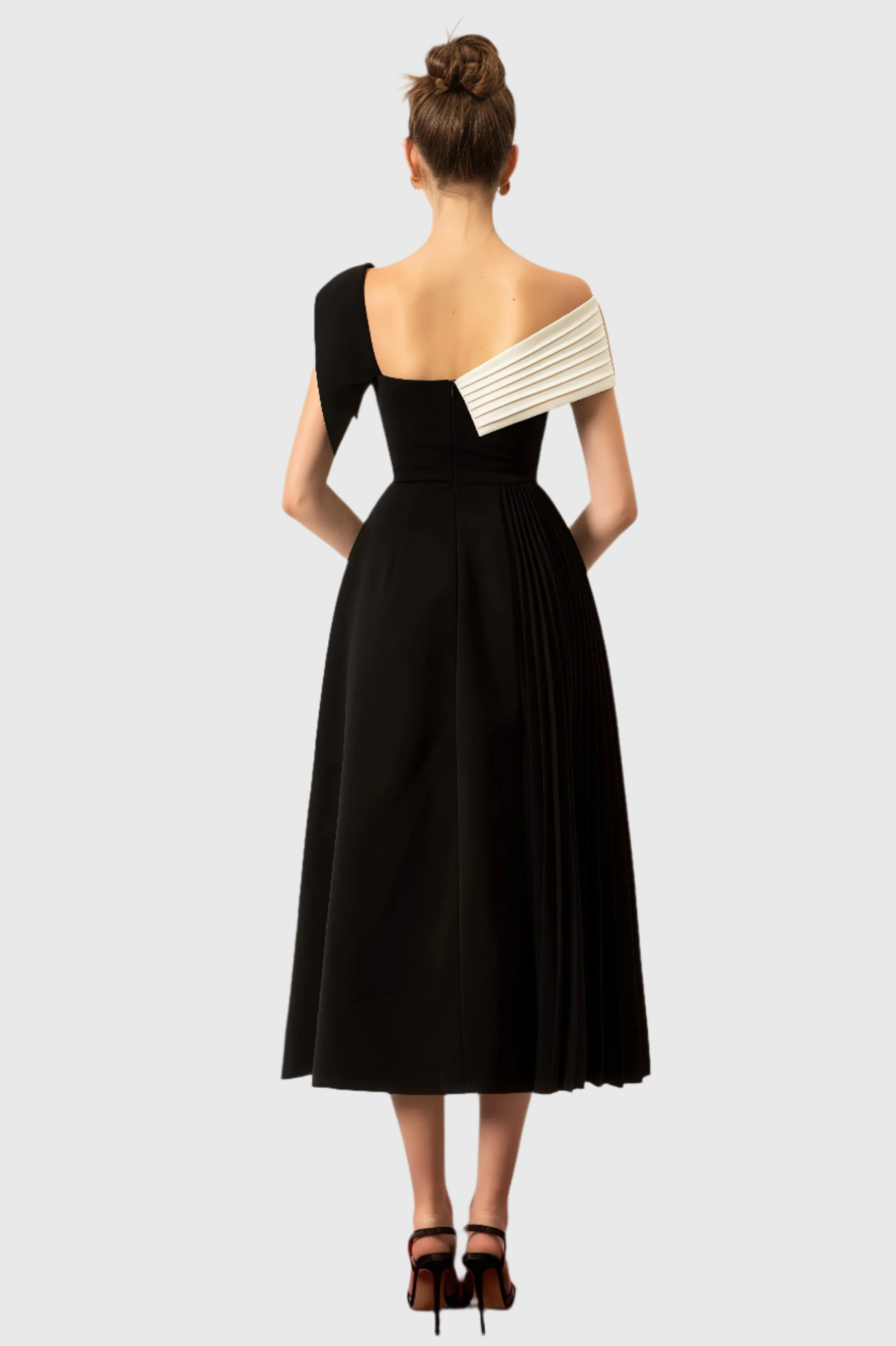 Zwart-witte asymmetrische strapless midi-jurk