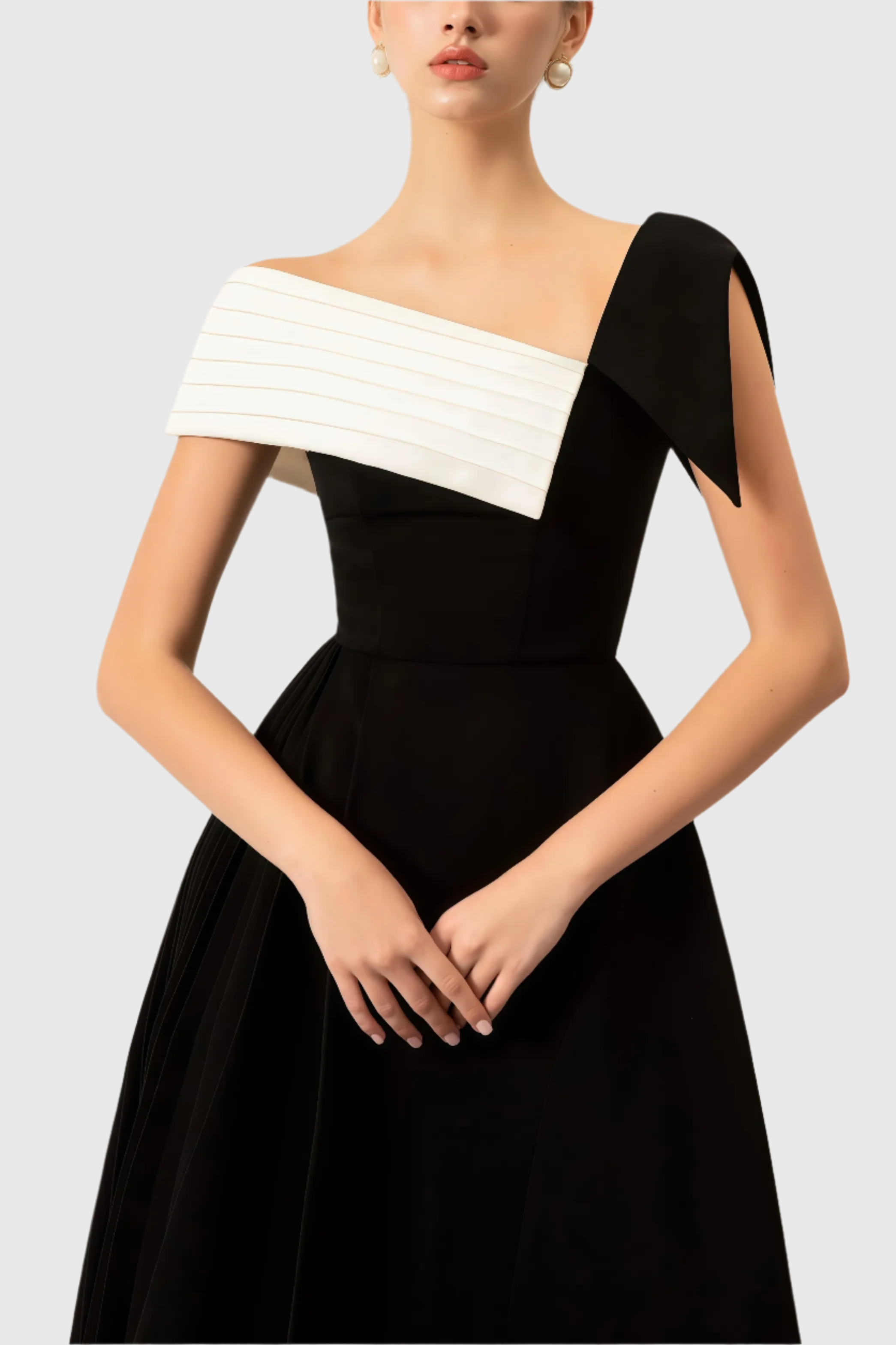 Zwart-witte asymmetrische strapless midi-jurk