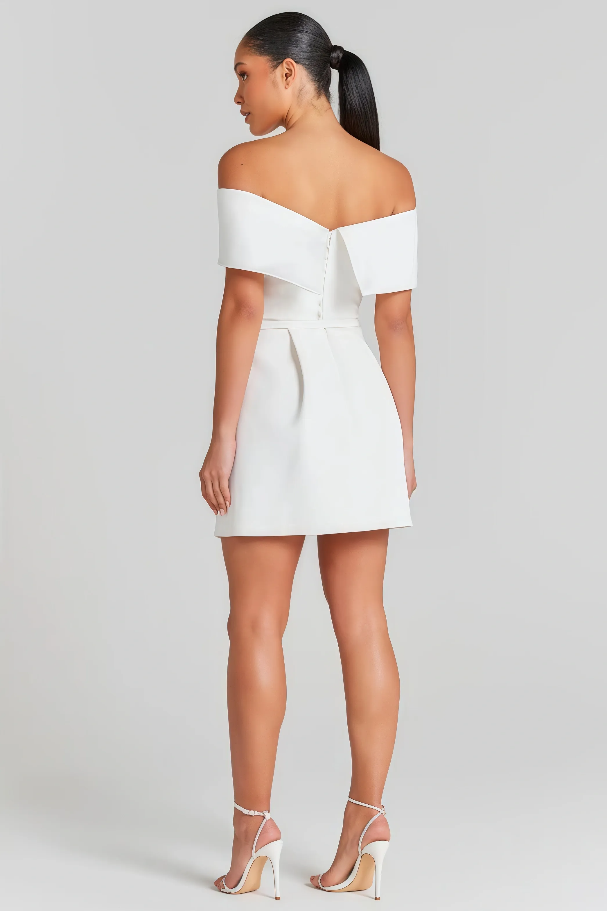 Witte off-shoulder mini-jurk met riem