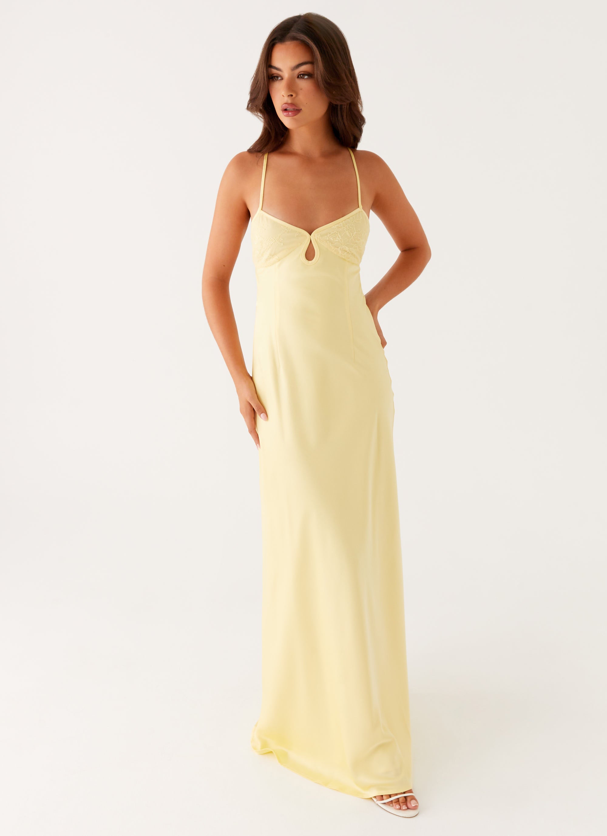Lichtgele maxi-jurk met kanten details