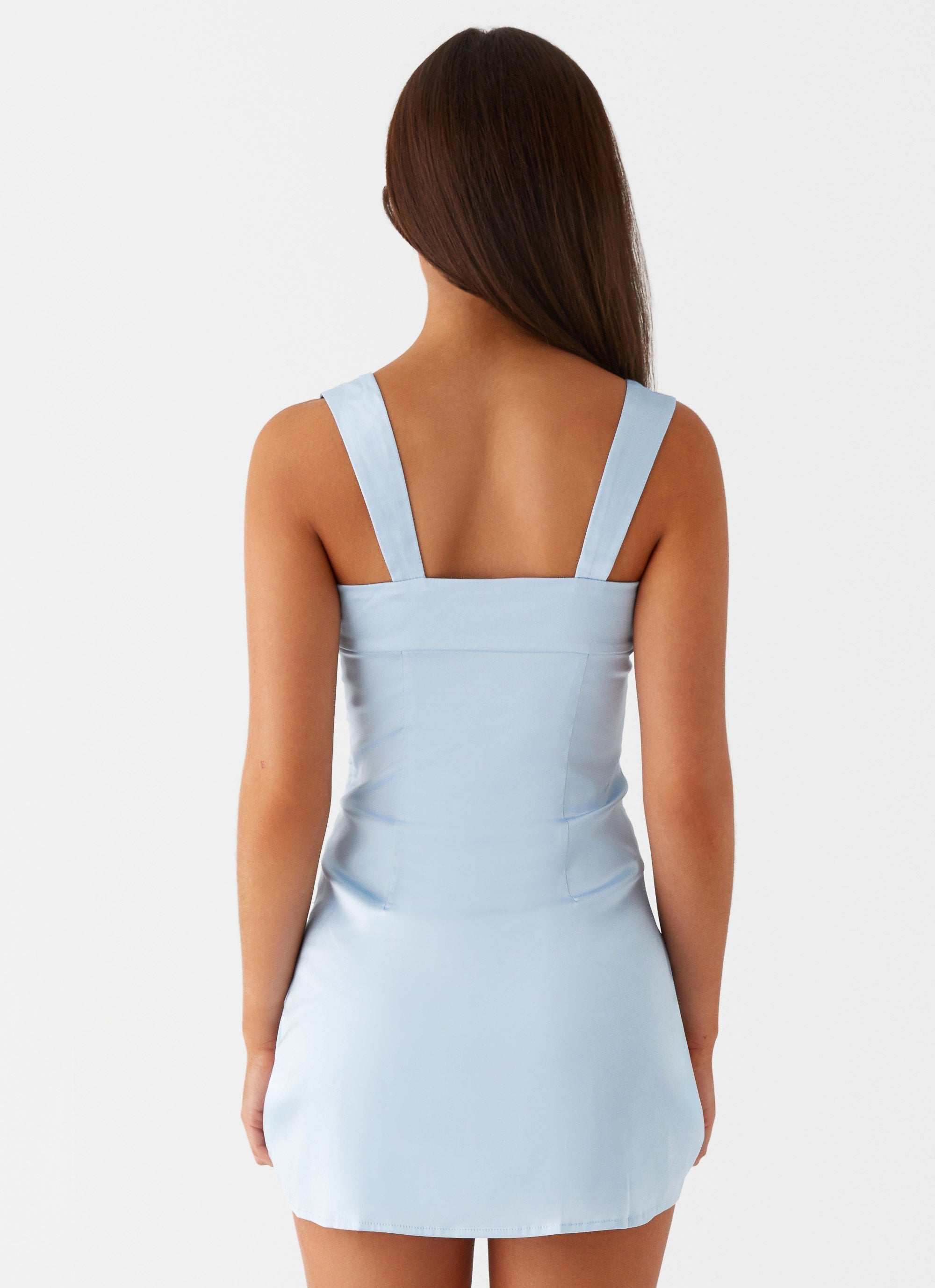 Lichtblauwe mini-jurk met brede bandjes