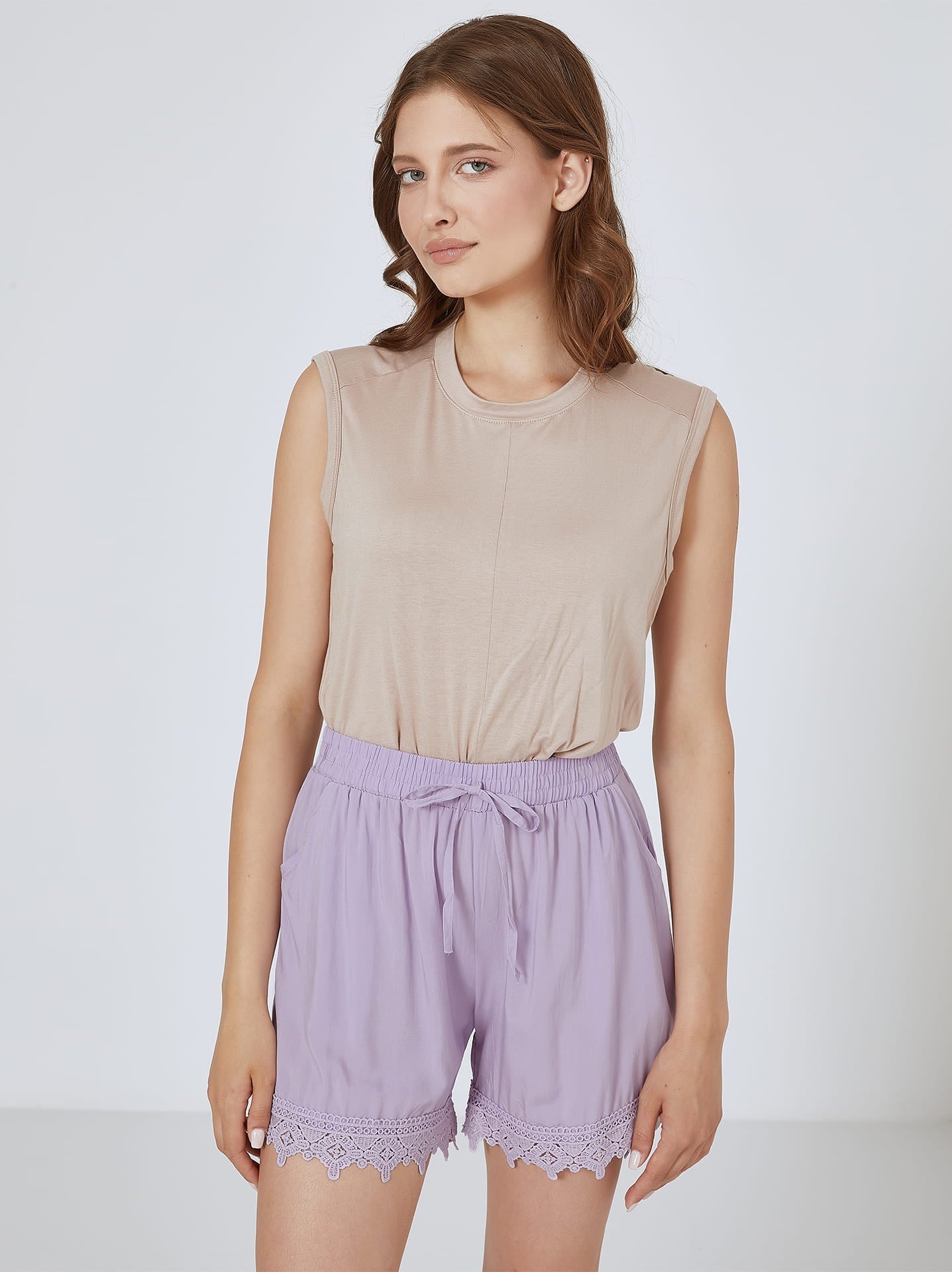 Shorts met kant en trekkoord