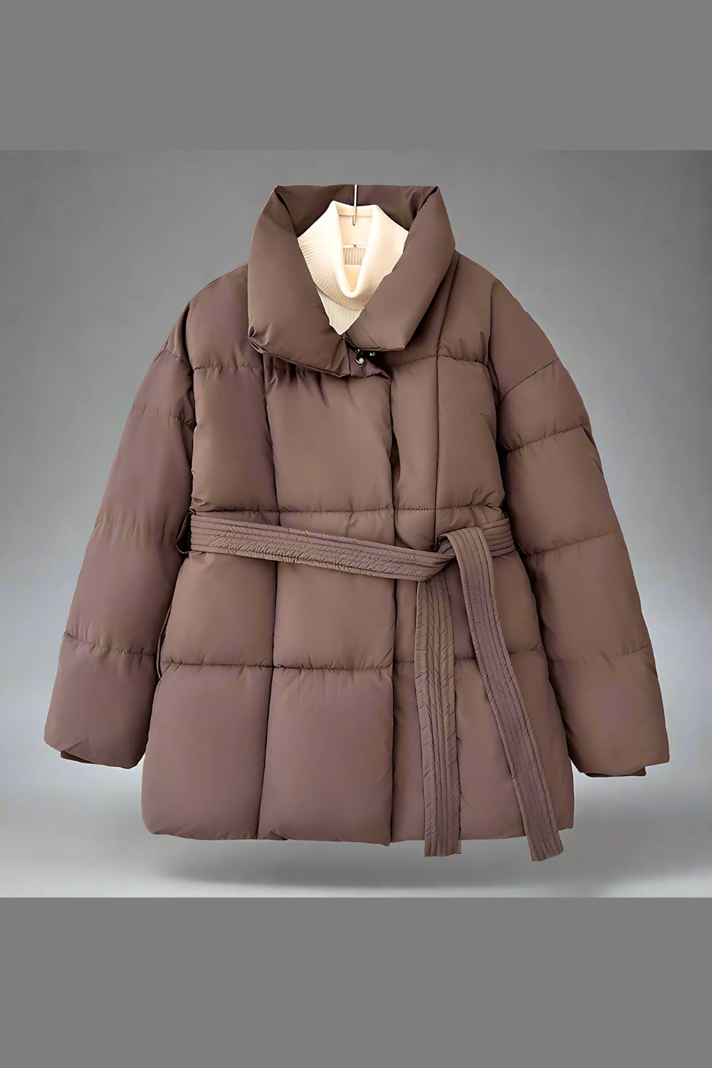 FELICITY JAS MET TREKKOORD IN DE TAILLE