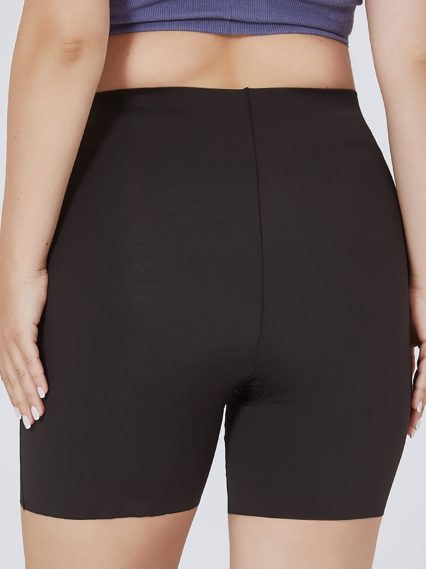 Naadloze, hoog getailleerde corrigerende shorts