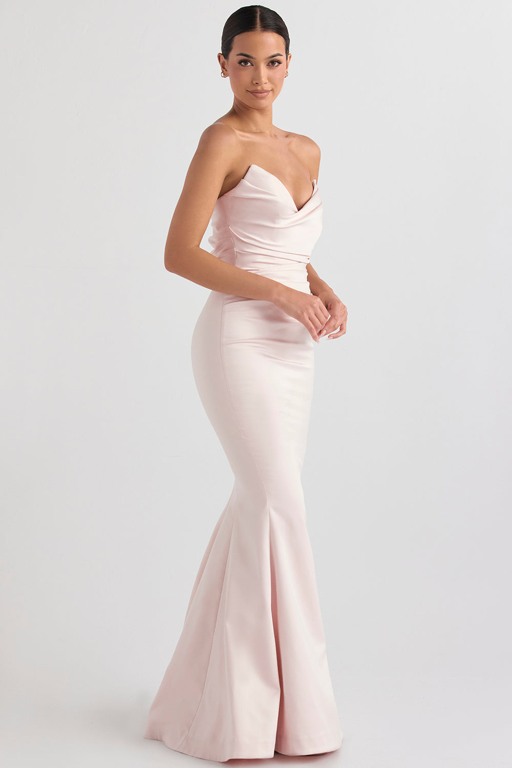 Strapless lange avondjurk met gedrapeerd lijfje