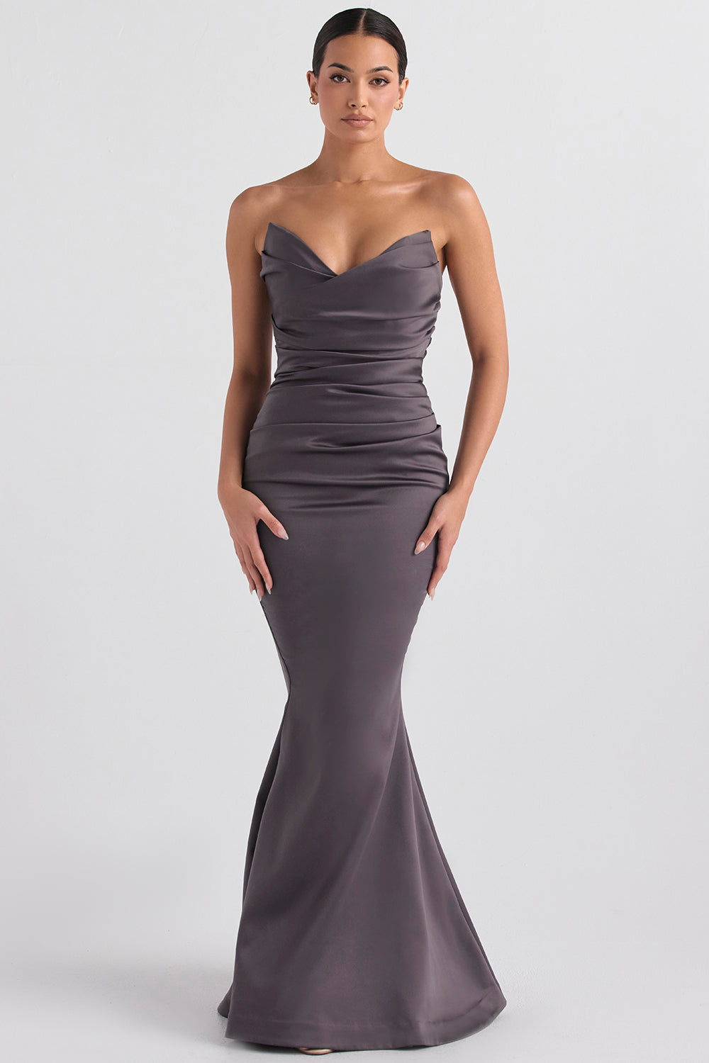 Strapless lange avondjurk met gedrapeerd lijfje