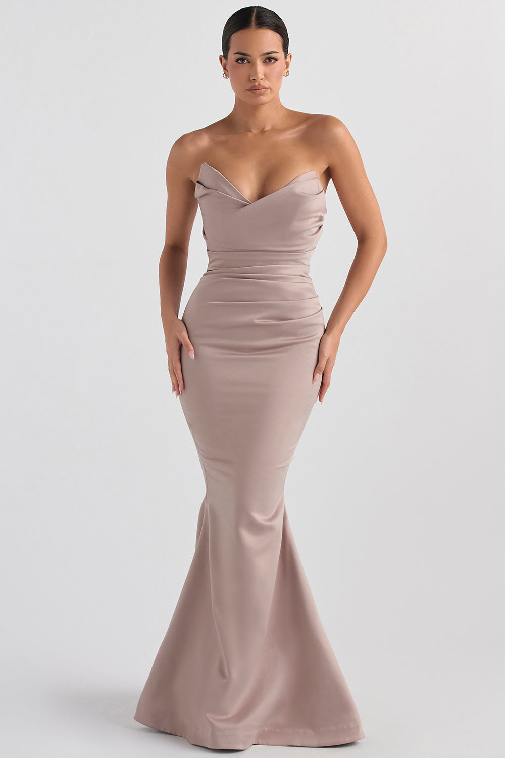 Strapless lange avondjurk met gedrapeerd lijfje