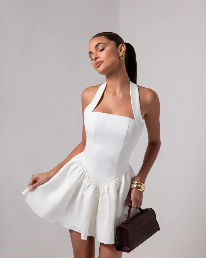 Halter Mini Jurk met Uitlopende Rok
