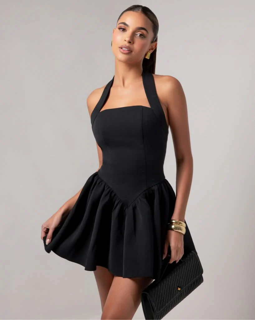 Halter Mini Jurk met Uitlopende Rok