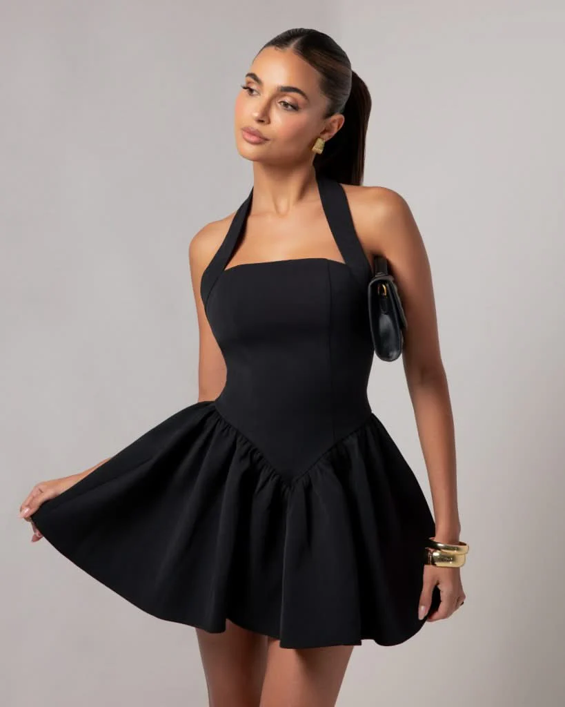 Halter Mini Jurk met Uitlopende Rok