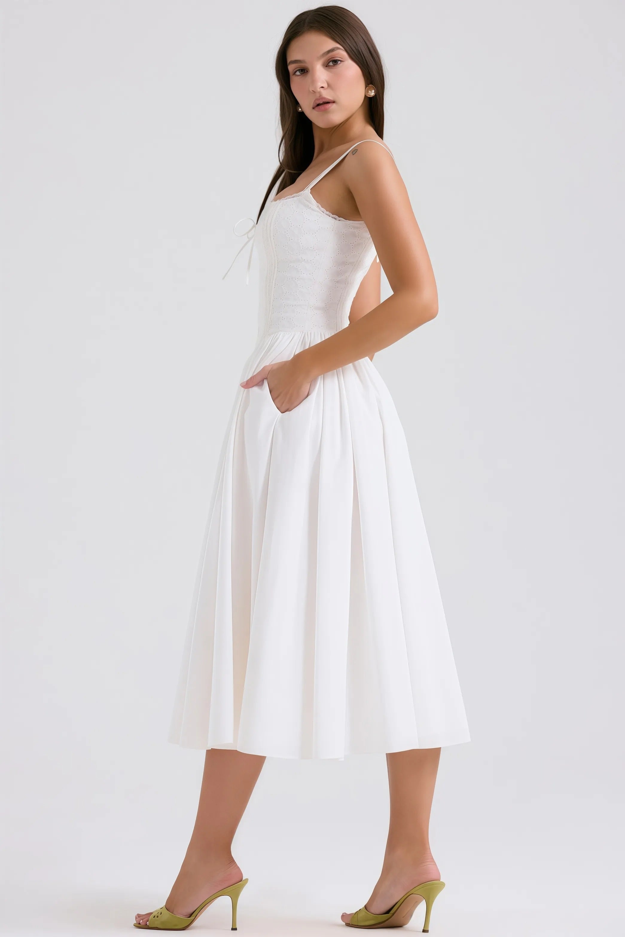 Witte midi-korsetjurk met kanten rand