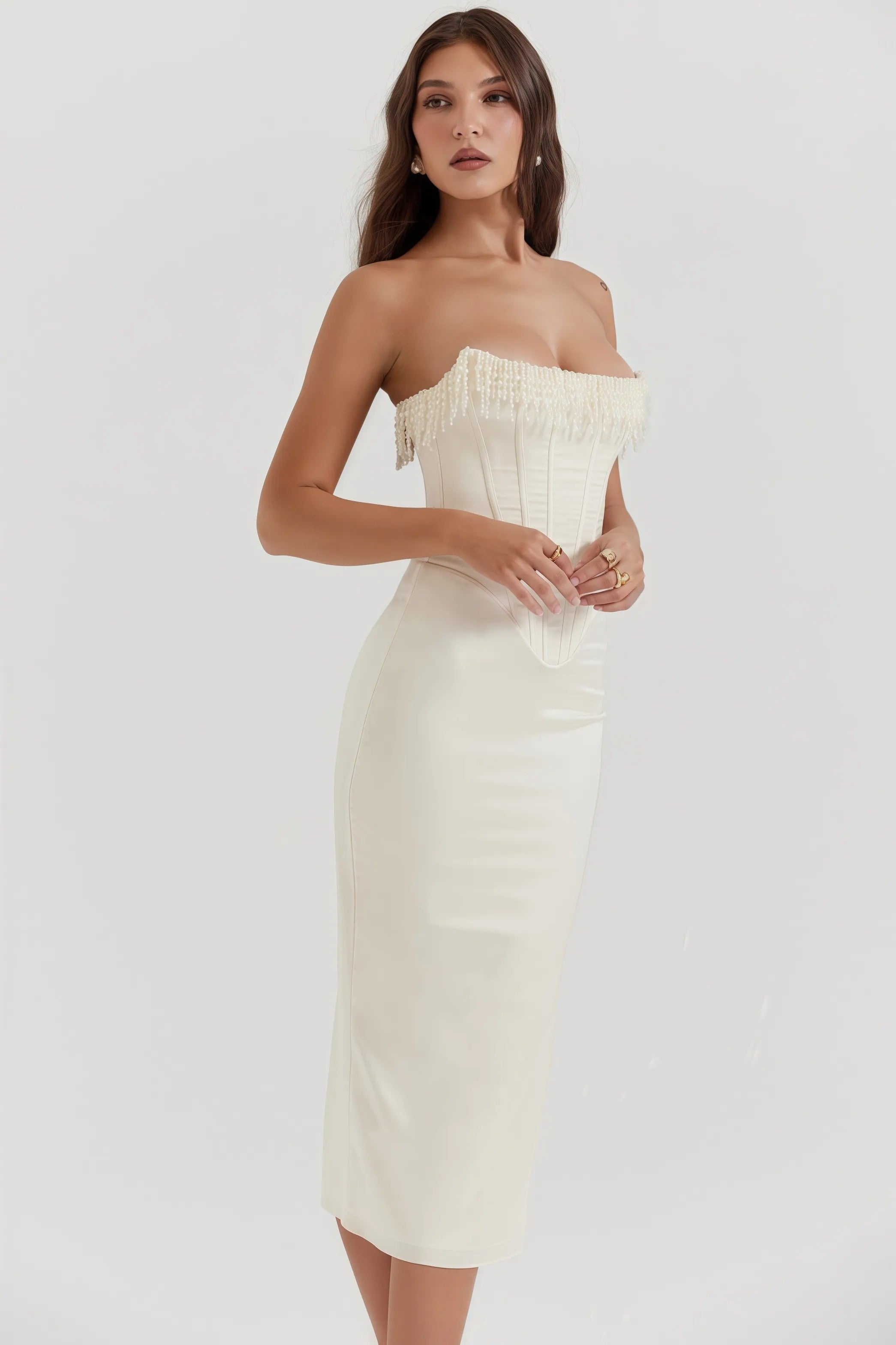 Ivoorkleurige strapless midi-jurk met pareldetails