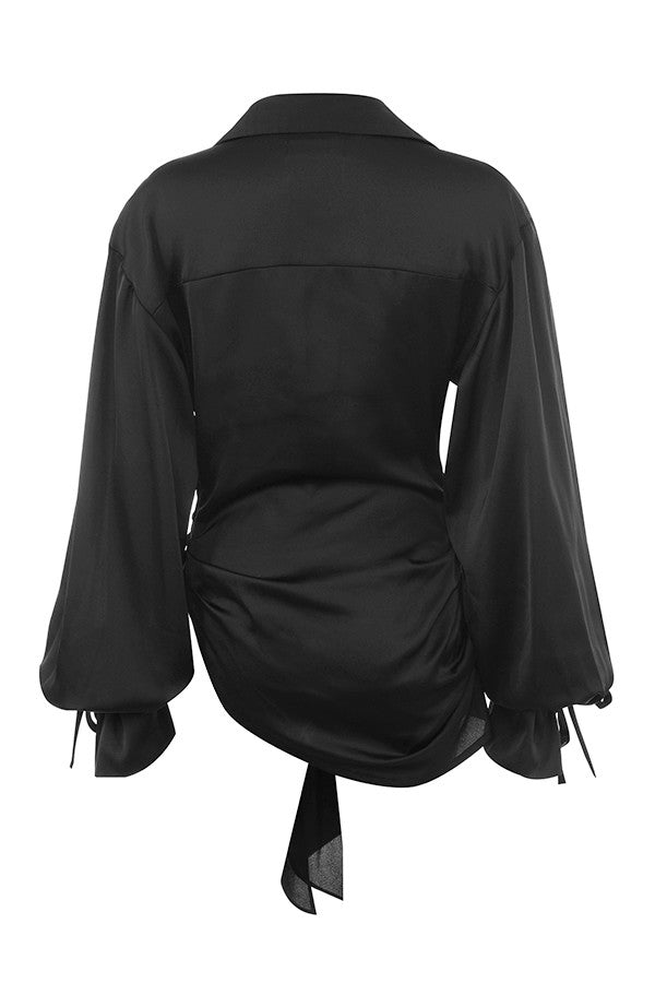 Lös draperad skjorta i svart satin
