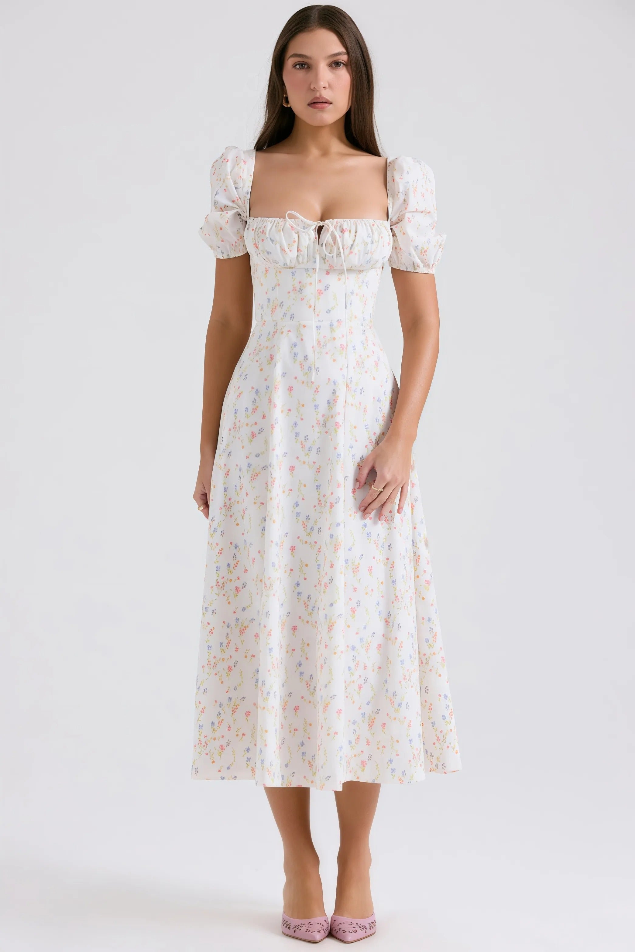 Witte midi-jurk met pastelkleurig bloemenpatroon en pofmouwen
