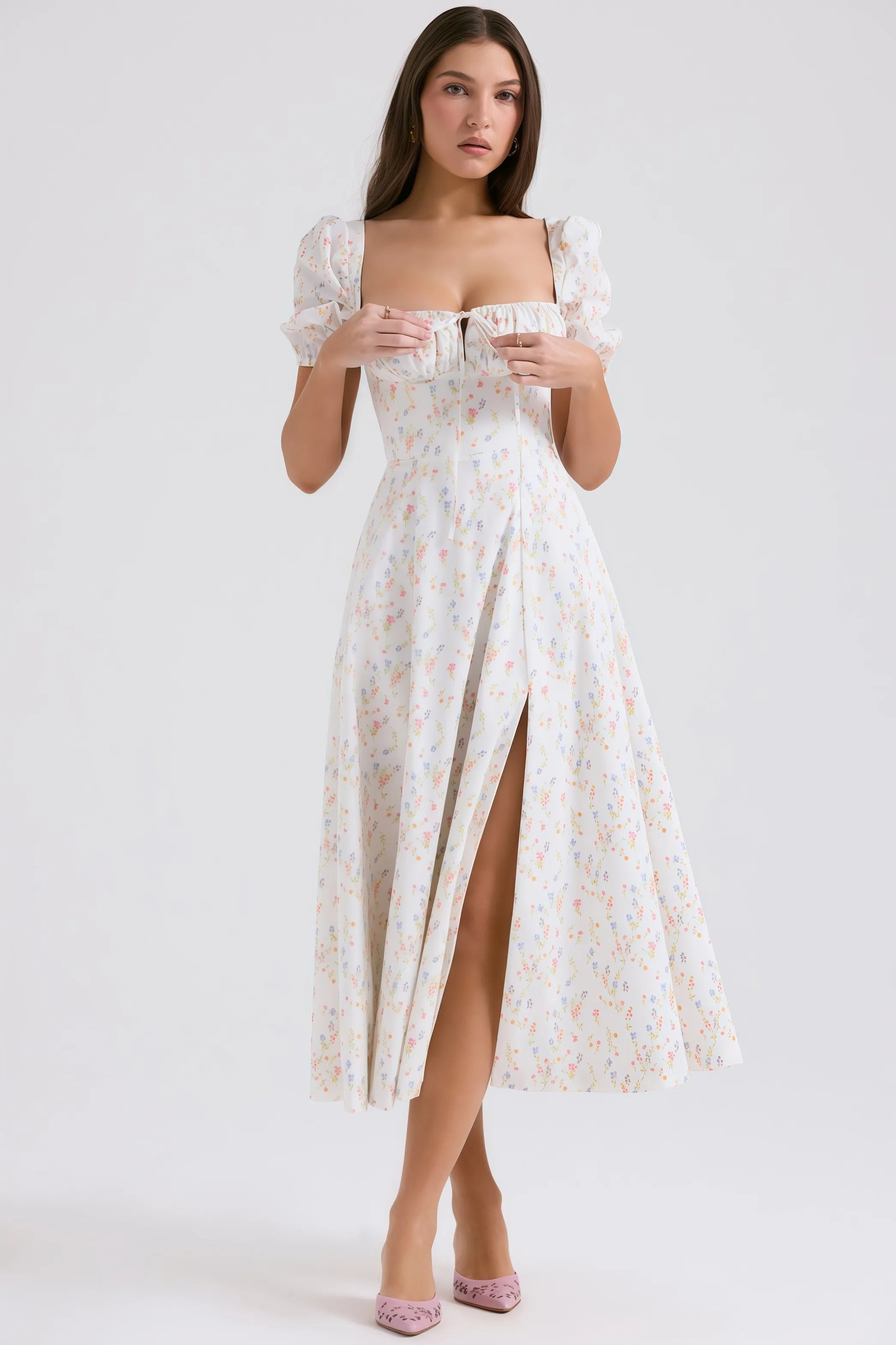 Witte midi-jurk met pastelkleurig bloemenpatroon en pofmouwen